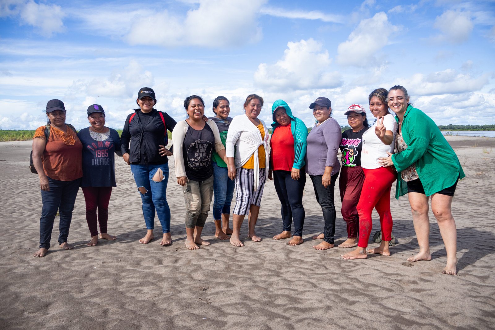 Mujeres de la comunidad fortalecen saberes tradicionales en la jornada del “Día de la Pesca”